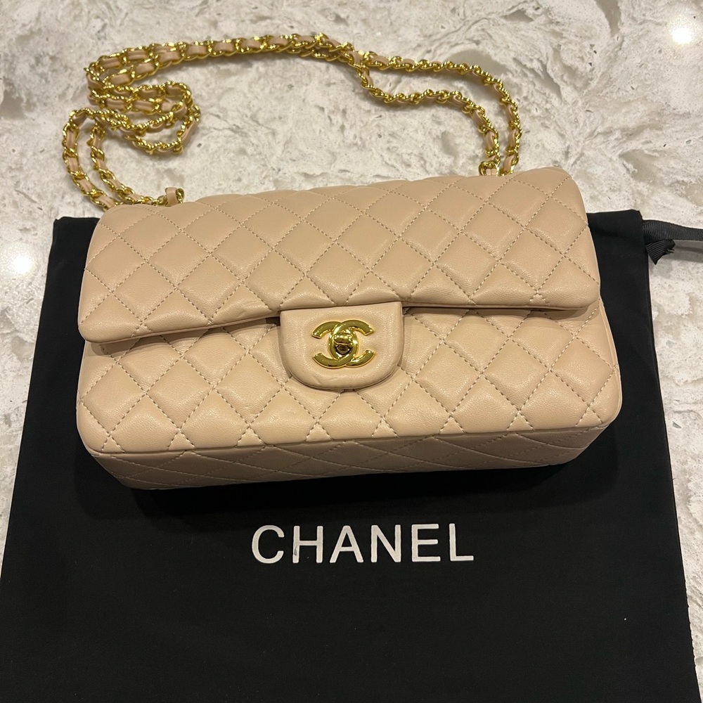Chanel Quilted Beige Shoulder Bag with Gold Chain